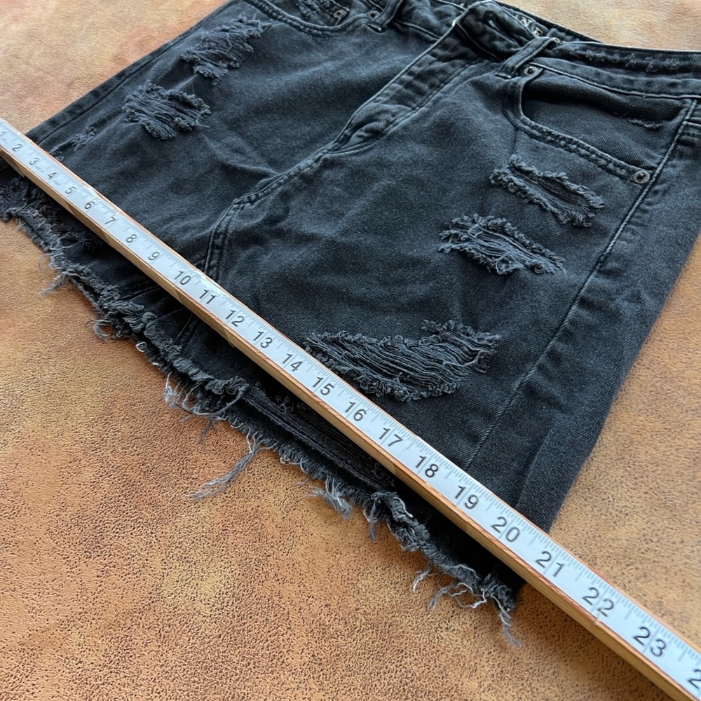 American Eagle Outfitters Black denim jeans distressed Mini Skirt. Size 6 - Picture 7 of 8